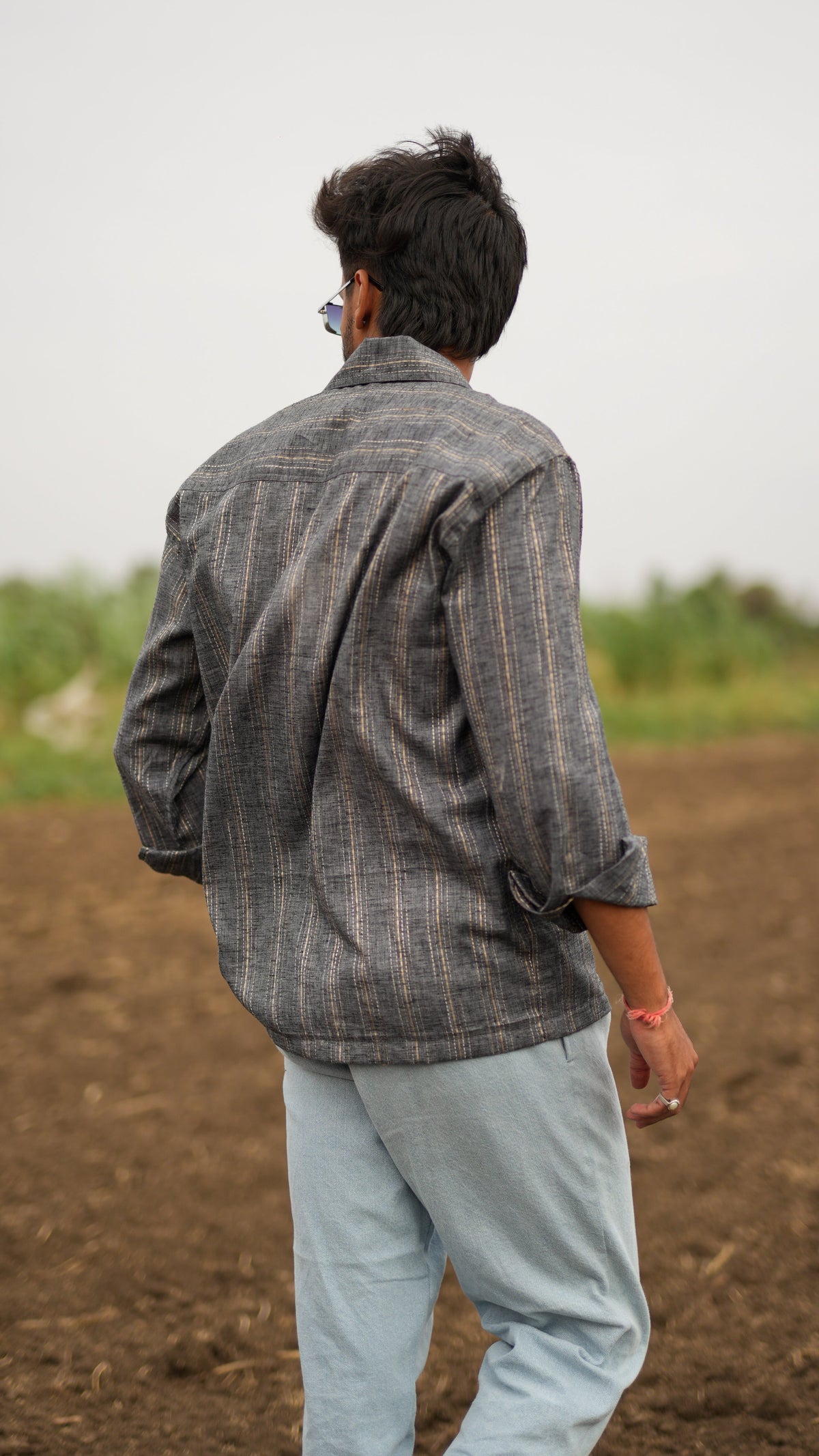 Mere Mehboob Qayamat Hogi retro print shirt – view 3